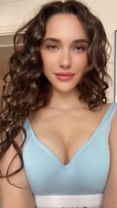 VIP эскорт от Мия в Москве