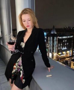 вип эскорт от  Оливия работает в Москве