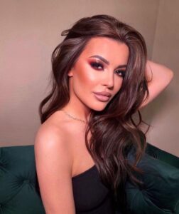 Лучшие эскорт услуги от Аяна работает в Москве