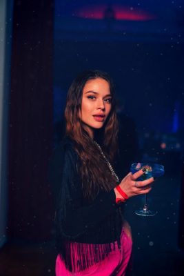 эскорт услуги от Айза работает в Москве